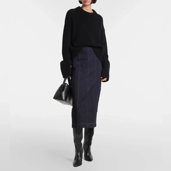 Veronica Beard Fiona denim maxi skirt
NWT
LENGHT 34.25
Waist 36 - Picture 3 of 7